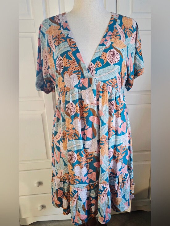 Cupshe Dresses & Skirts - CUPSHE Tropical Leaf Print V-Neck Cover-Up Dress NWT | Size 12-14 Large